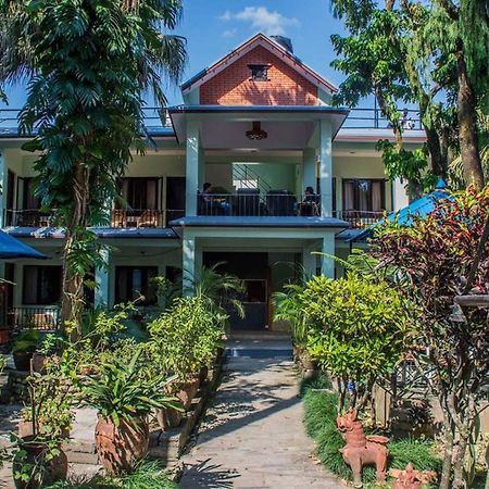 Yeti Guest House Покхара Экстерьер фото