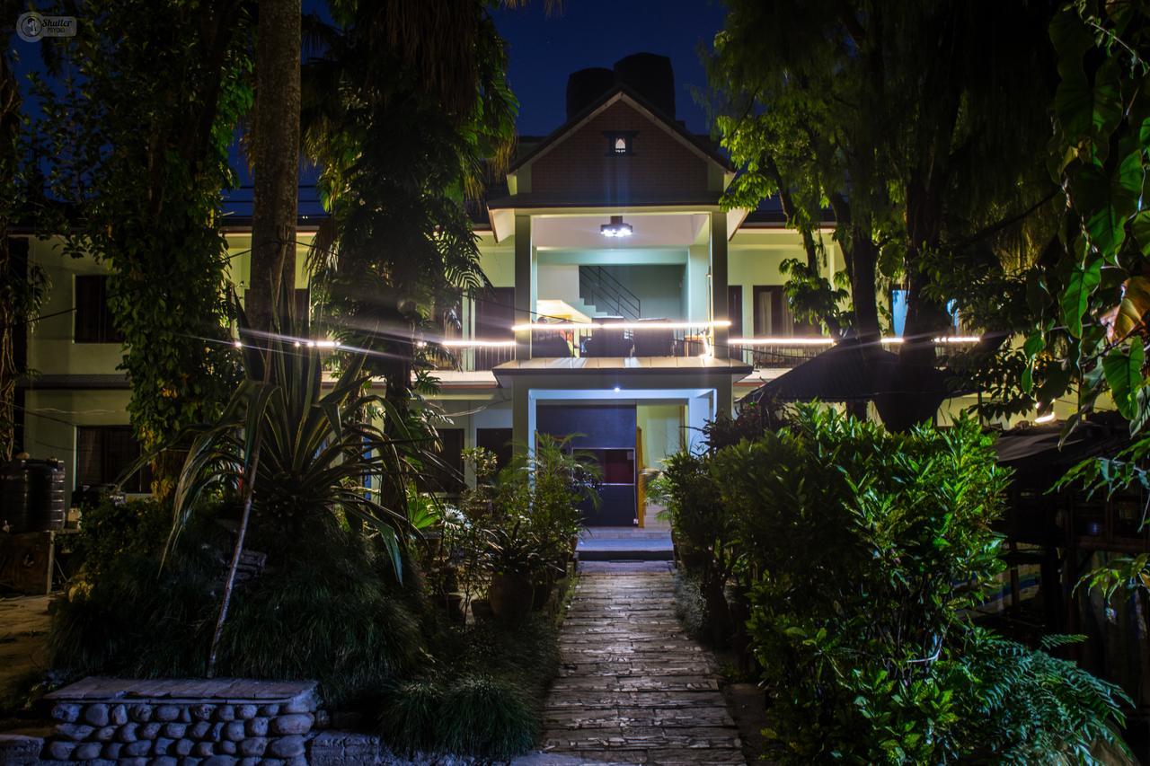 Yeti Guest House Покхара Экстерьер фото