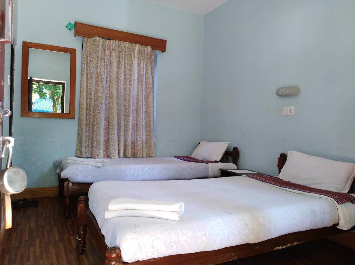 Yeti Guest House Покхара Экстерьер фото