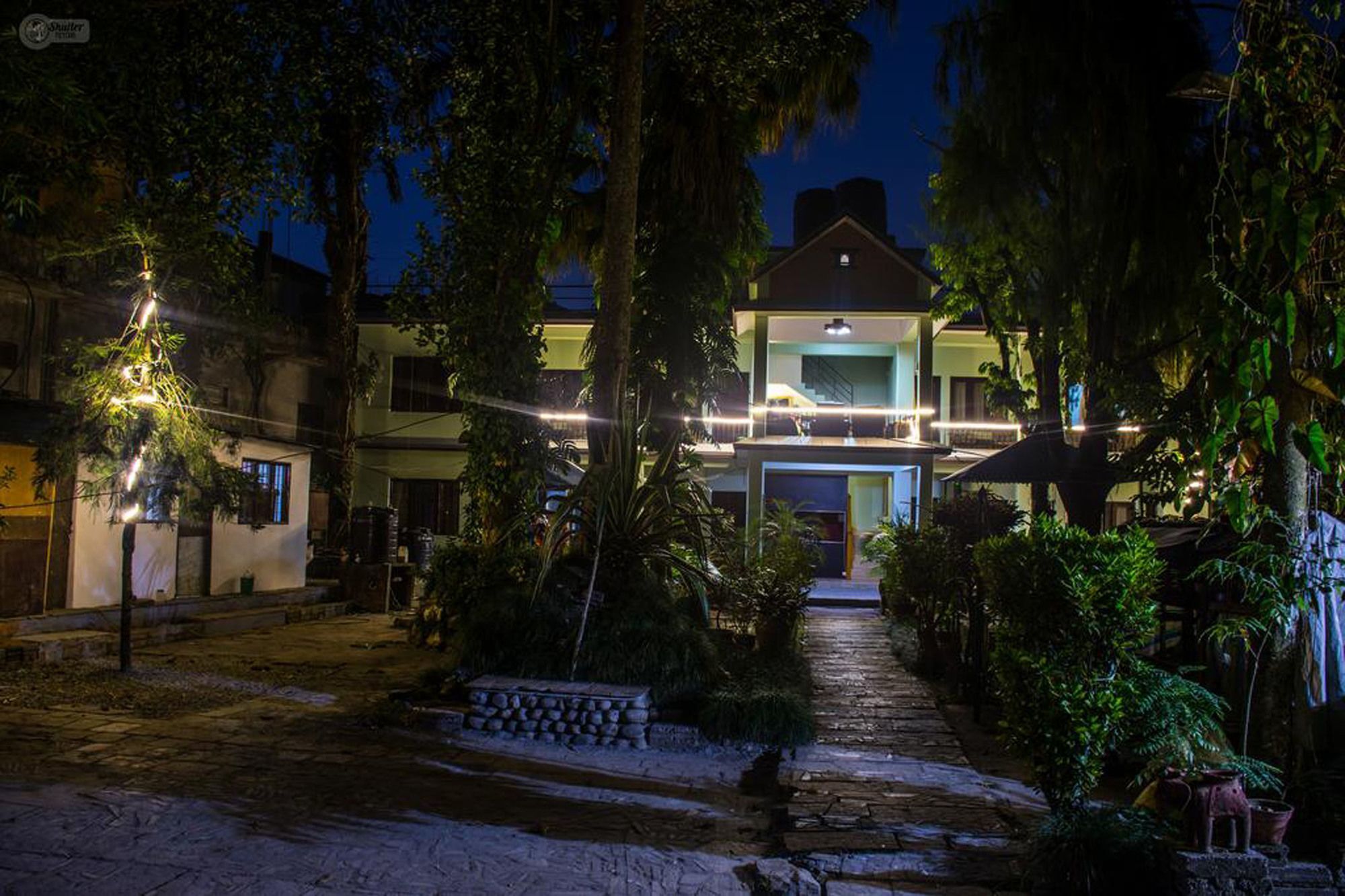 Yeti Guest House Покхара Экстерьер фото