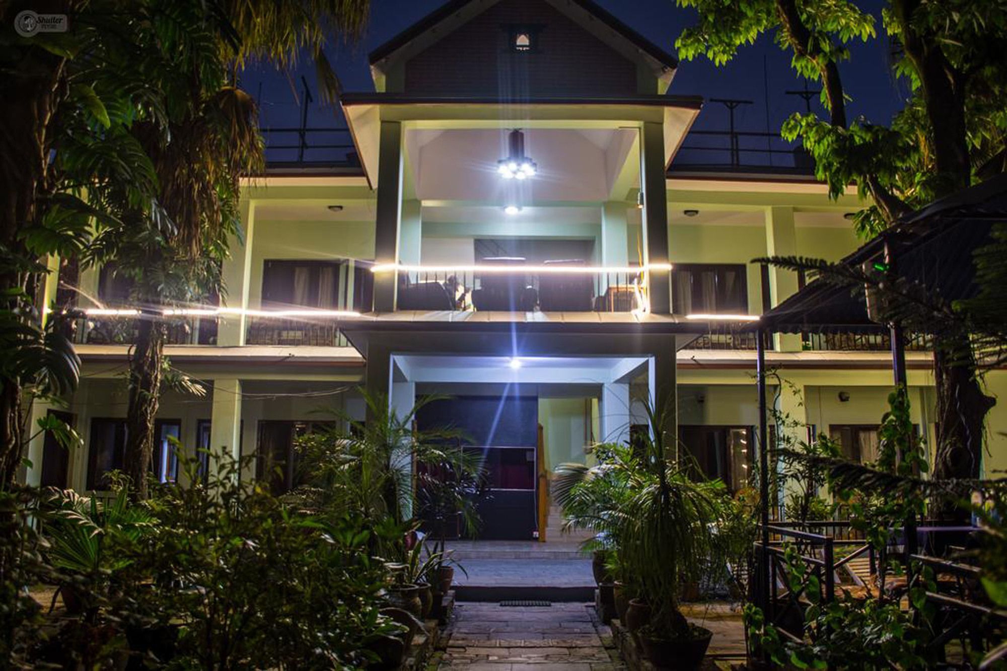 Yeti Guest House Покхара Экстерьер фото