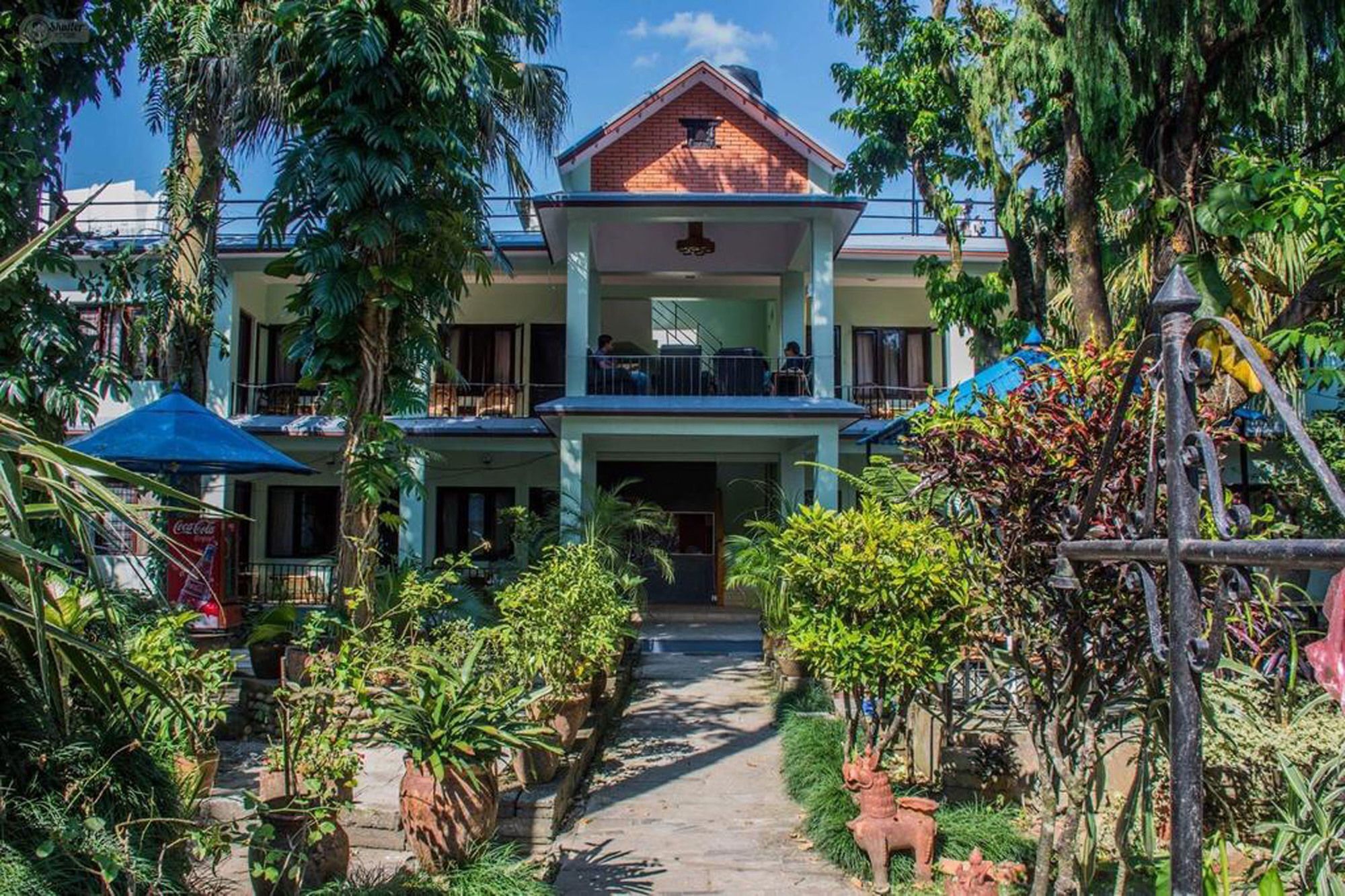 Yeti Guest House Покхара Экстерьер фото
