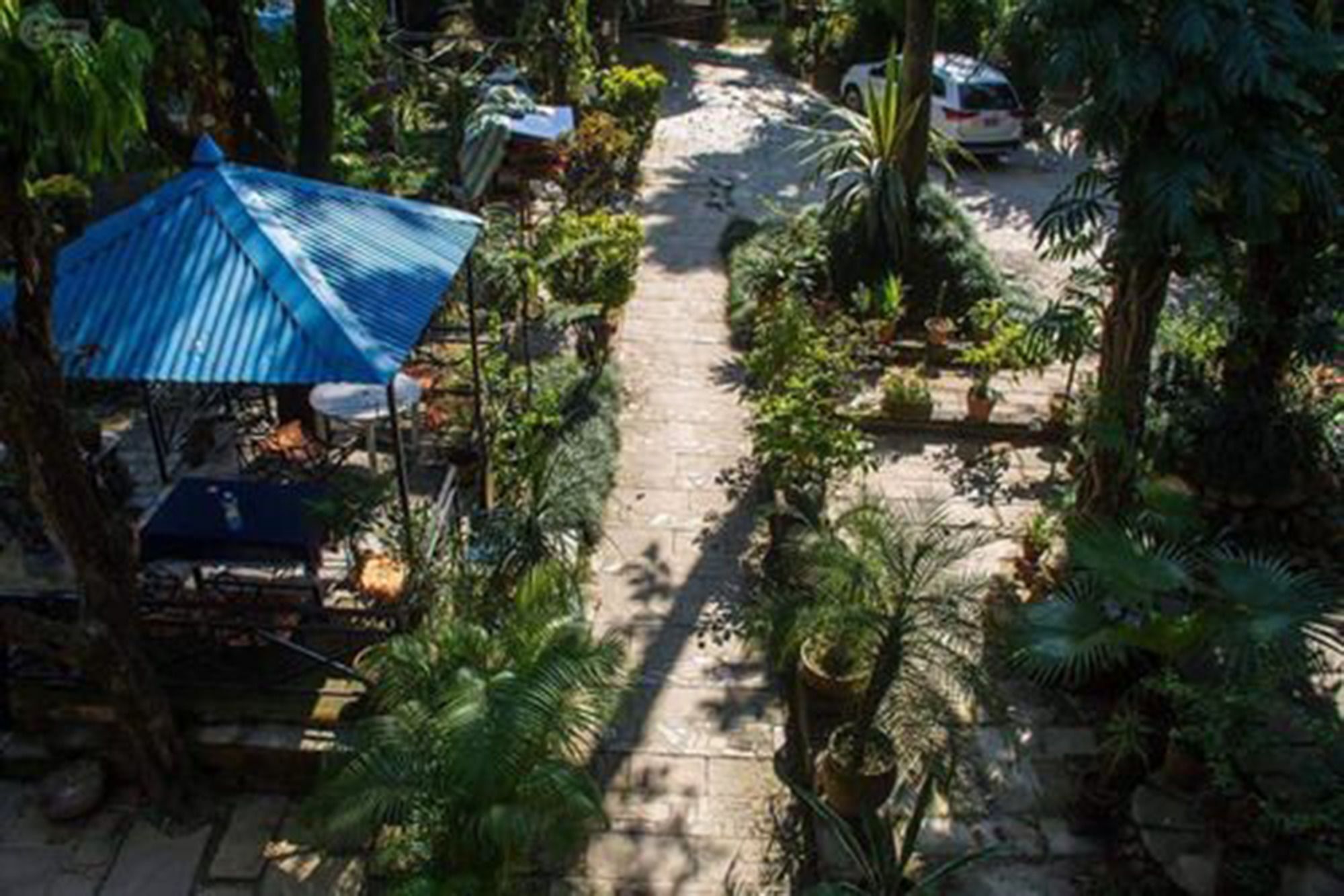 Yeti Guest House Покхара Экстерьер фото